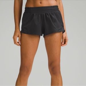 Lululemon hotty hot 2.5” shorts
